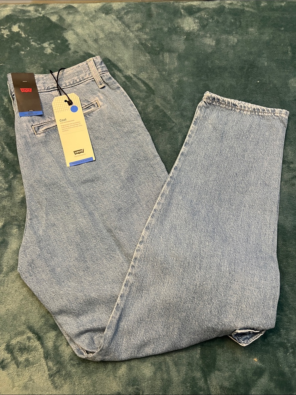 NWT WOMENS LEVIS PREMIUM loose cargo high rise jeans pants 10/10 condition